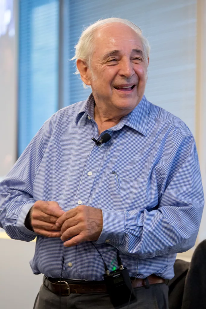 CHIŃSKI POKÓJ: eksperyment, który zmienił spojrzenie na sztuczną inteligencję John Searle eksperyment myślowy chiński pokój agatabijak.pl agata bijak orłowska